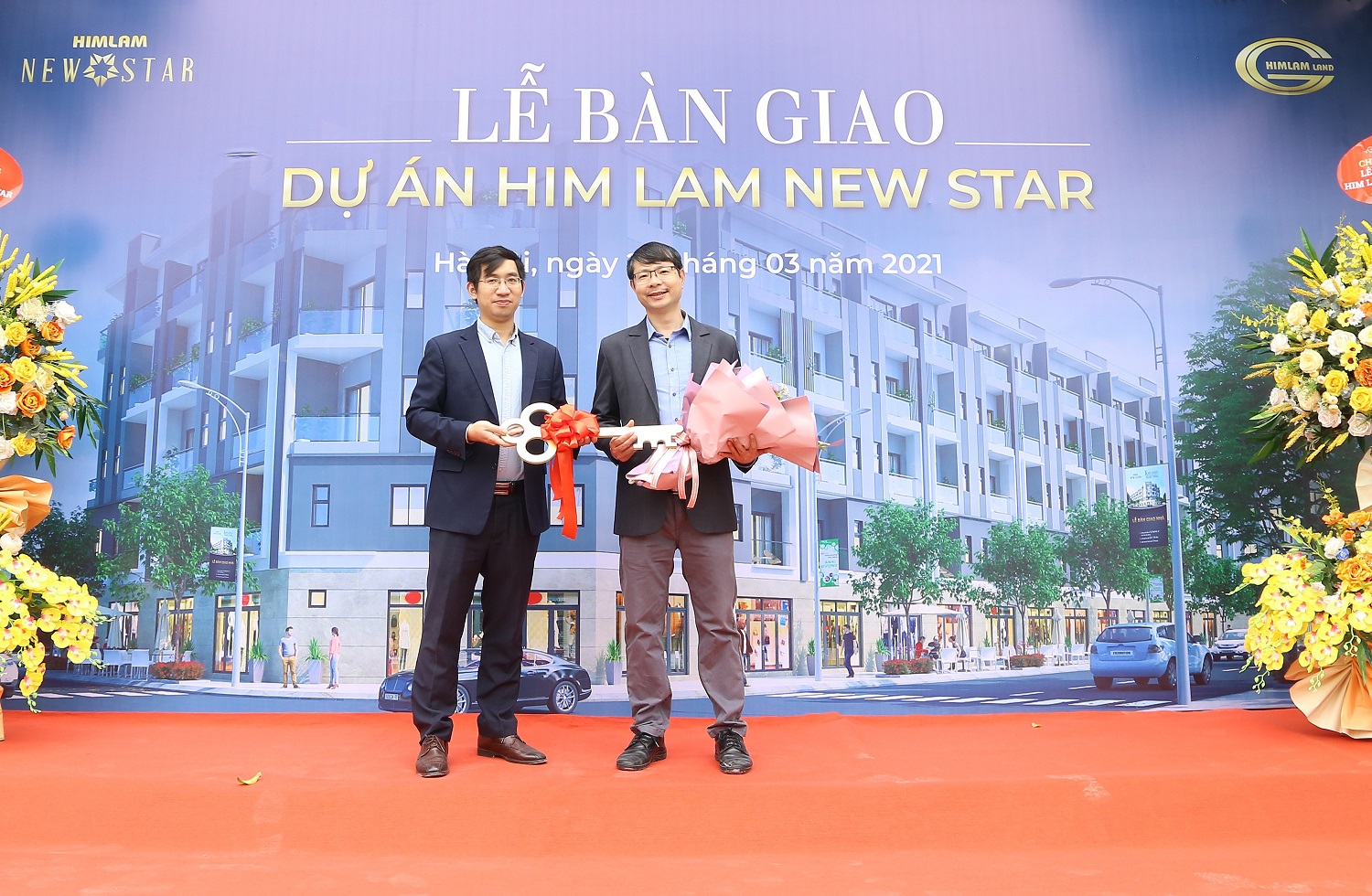 HIM LAM NEW STAR WELCOME THE FIRST OWNERS TO RECEIVE HANDOVER