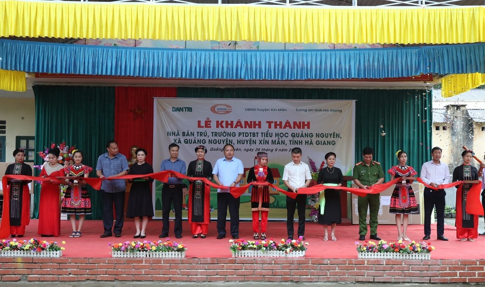 TRUONG SON LAND AND DAN TRI NEWSPAPER INAUGURATING A BOARDING HOUSE FOR STUDENTS IN THE HIGHLANDS